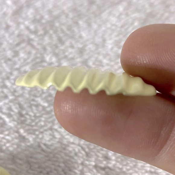 Vintage Pastel Yellow Painted  Textured Metal Round Clip On Earrings - Picture 3 of 8